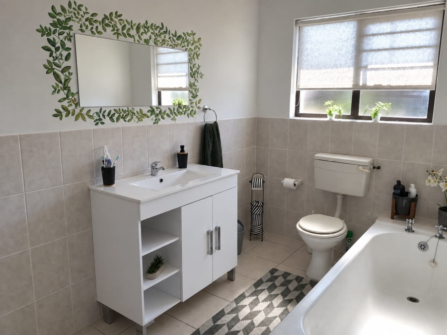 3 Bedroom Property for Sale in De Kelders Western Cape